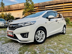 รถบ้าน รถมือสอง Honda Jazz 1.5 i-VTEC รุ่น V เกียร์ Auto ปี 2016 โดย หญิงรถบ้าน รถมือสองขอนแก่น ราคาถูก ผ่อนสบาย