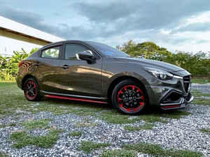 รถบ้าน รถมือสอง Mazda2 Sedan 1.3 SkyActiv-G เกียร์ Auto ปี 2015  โดย หญิงรถบ้าน รถมือสองขอนแก่น ราคาถูก ผ่อนสบาย