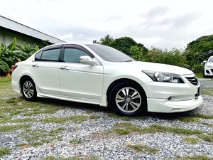รถบ้าน รถมือสอง Honda Accord 2.0 i-VTEC รุ่น EL เกียร์ Auto ปี 2011 Gen8 Minor Change โดย หญิงรถบ้าน รถมือสองขอนแก่น ราคาถูก ผ่อนสบาย