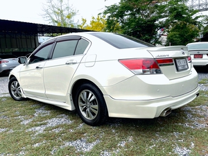 รถบ้าน รถมือสอง Honda Accord 2.0 i-VTEC รุ่น EL เกียร์ Auto ปี 2011 Gen8 Minor Change โดย หญิงรถบ้าน รถมือสองขอนแก่น ราคาถูก ผ่อนสบาย