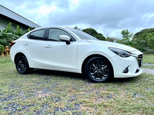 รถบ้าน รถมือสอง Mazda2 Sedan 1.3 SkyActiv-G รุ่นรอง Top เกียร์ Auto ปี 2017  โดย หญิงรถบ้าน รถมือสองขอนแก่น ราคาถูก ผ่อนสบาย