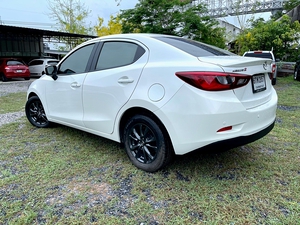 รถบ้าน รถมือสอง Mazda2 Sedan 1.3 SkyActiv-G รุ่นรอง Top เกียร์ Auto ปี 2017  โดย หญิงรถบ้าน รถมือสองขอนแก่น ราคาถูก ผ่อนสบาย