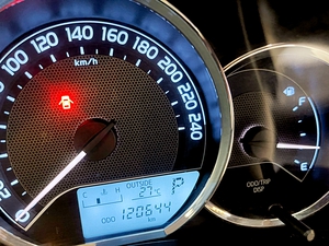 รถบ้าน รถมือสอง Toyota  Corolla Altis 1.6 รุ่น G เกียร์ Auto ปี 2015 โดย หญิงรถบ้าน รถมือสองขอนแก่น ราคาถูก ผ่อนสบาย