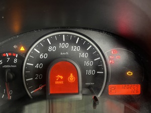รถบ้าน รถมือสอง Nissan March 1.2 รุ่น EL เกียร์ Auto ปี 2012 โดย หญิงรถบ้าน รถมือสองขอนแก่น ราคาถูก ผ่อนสบาย