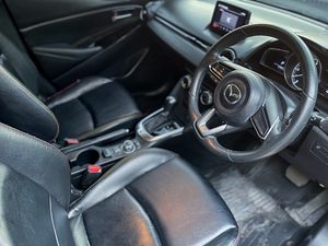 รถบ้าน รถมือสอง Mazda2 Sedan 1.3 SkyActiv-G  High Connect รุ่น Top สุด เกียร์ Auto ปี 2017 โดย หญิงรถบ้าน รถมือสองขอนแก่น ราคาถูก ผ่อนสบาย