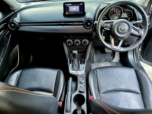 รถบ้าน รถมือสอง Mazda2 Sedan 1.3 SkyActiv-G  High Connect รุ่น Top สุด เกียร์ Auto ปี 2017 โดย หญิงรถบ้าน รถมือสองขอนแก่น ราคาถูก ผ่อนสบาย