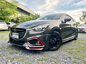 รถบ้าน รถมือสอง Mazda2 Sedan1.3 SkyActiv-G High Connect รุ่น Top สุด เกียร์ Auto ปี 2015 โดย หญิงรถบ้าน รถมือสองขอนแก่น ราคาถูก ผ่อนสบาย