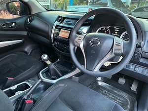รถบ้าน รถมือสอง Nissan Navara NP300 Calibre รุ่น 2.5 E เกียร์ MT ปี 2015 โดย หญิงรถบ้าน รถมือสองขอนแก่น ราคาถูก ผ่อนสบาย