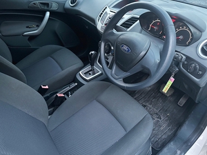 รถบ้าน รถมือสอง Ford Fiesta 1.5 S Sport เกียร์ Auto ปี 2012  โดย หญิงรถบ้าน รถมือสองขอนแก่น ราคาถูก ผ่อนสบาย