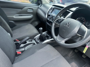รถบ้าน รถมือสอง Mitsubishi Triton Plus Double Cab 2.4 GLX เกียร์ MT ปี 2017 โดย หญิงรถบ้าน รถมือสองขอนแก่น ราคาถูก ผ่อนสบาย