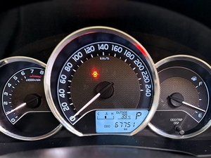 รถบ้าน รถมือสอง Toyota Corolla Altis 1.8 รุ่น E เกียร์ Auto ปี 2014 โดย หญิงรถบ้าน รถมือสองขอนแก่น ราคาถูก ผ่อนสบาย