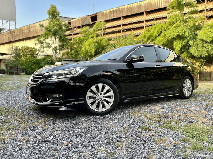 รถบ้าน รถมือสอง Honda Accord 2.0 i-VTEC รุ่น E เกียร์ Auto ปี 2015 โดย หญิงรถบ้าน รถมือสองขอนแก่น ราคาถูก ผ่อนสบาย