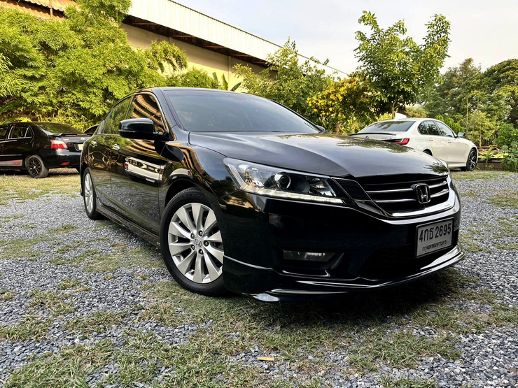 รถบ้าน รถมือสอง Honda Accord 2.0 i-VTEC รุ่น E เกียร์ Auto ปี 2015 โดย หญิงรถบ้าน รถมือสองขอนแก่น ราคาถูก ผ่อนสบาย