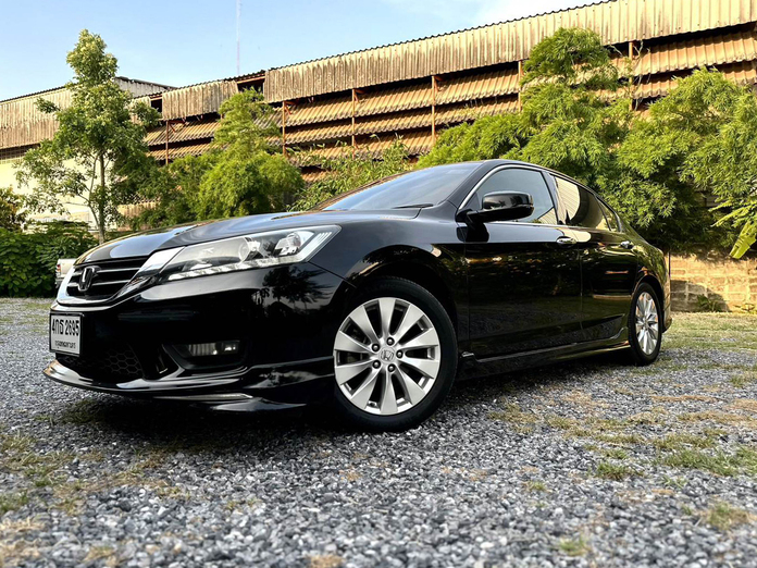 รถบ้าน รถมือสอง Honda Accord 2.0 i-VTEC รุ่น E เกียร์ Auto ปี 2015 โดย หญิงรถบ้าน รถมือสองขอนแก่น ราคาถูก ผ่อนสบาย