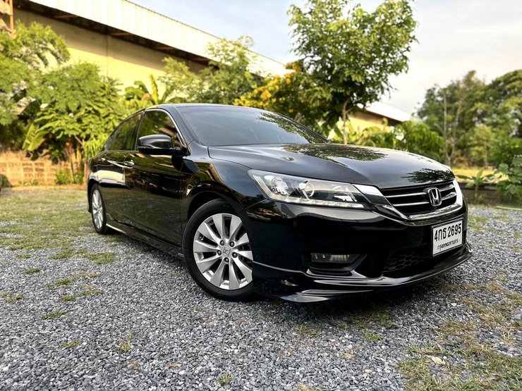 รถบ้าน รถมือสอง Honda Accord 2.0 i-VTEC รุ่น E เกียร์ Auto ปี 2015 โดย หญิงรถบ้าน รถมือสองขอนแก่น ราคาถูก ผ่อนสบาย