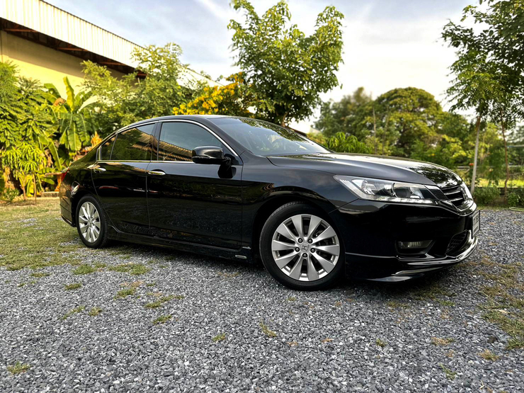 รถบ้าน รถมือสอง Honda Accord 2.0 i-VTEC รุ่น E เกียร์ Auto ปี 2015 โดย หญิงรถบ้าน รถมือสองขอนแก่น ราคาถูก ผ่อนสบาย