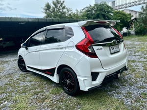 รถบ้าน รถมือสอง Honda Jazz 1.5 i-VTEC รุ่น V Plus เกียร์ Auto ปี 2016 โดย หญิงรถบ้าน รถมือสองขอนแก่น ราคาถูก ผ่อนสบาย