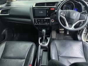 รถบ้าน รถมือสอง Honda Jazz 1.5 i-VTEC รุ่น V Plus เกียร์ Auto ปี 2016 โดย หญิงรถบ้าน รถมือสองขอนแก่น ราคาถูก ผ่อนสบาย