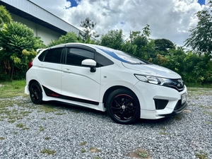 รถบ้าน รถมือสอง Honda Jazz 1.5 i-VTEC รุ่น V Plus เกียร์ Auto ปี 2016 โดย หญิงรถบ้าน รถมือสองขอนแก่น ราคาถูก ผ่อนสบาย