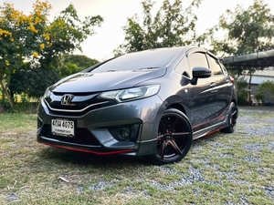 รถบ้าน รถมือสอง Honda Jazz 1.5 i-VTEC รุ่น V เกียร์ Auto ปี 2015 โดย หญิงรถบ้าน รถมือสองขอนแก่น ราคาถูก ผ่อนสบาย
