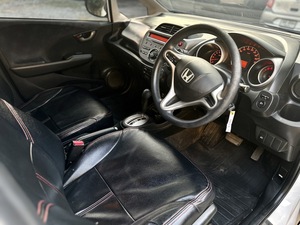 รถบ้าน รถมือสอง Honda Jazz 1.5 i-VTEC รุ่น V เกียร์ Auto ปี 2013 โดย หญิงรถบ้าน รถมือสองขอนแก่น ราคาถูก ผ่อนสบาย