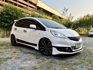 รถบ้าน รถมือสอง Honda Jazz 1.5 i-VTEC รุ่น V เกียร์ Auto ปี 2013 โดย หญิงรถบ้าน รถมือสองขอนแก่น ราคาถูก ผ่อนสบาย