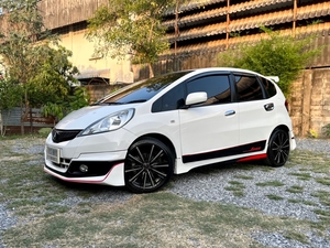 รถบ้าน รถมือสอง Honda Jazz 1.5 i-VTEC รุ่น V เกียร์ Auto ปี 2013 โดย หญิงรถบ้าน รถมือสองขอนแก่น ราคาถูก ผ่อนสบาย