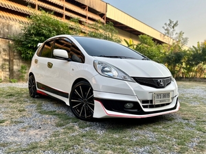 รถบ้าน รถมือสอง Honda Jazz 1.5 i-VTEC รุ่น V เกียร์ Auto ปี 2013 โดย หญิงรถบ้าน รถมือสองขอนแก่น ราคาถูก ผ่อนสบาย