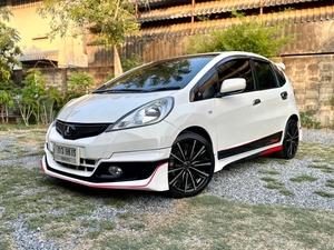 รถบ้าน รถมือสอง Honda Jazz 1.5 i-VTEC รุ่น V เกียร์ Auto ปี 2013 โดย หญิงรถบ้าน รถมือสองขอนแก่น ราคาถูก ผ่อนสบาย