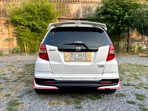 รถบ้าน รถมือสอง Honda Jazz 1.5 i-VTEC รุ่น V เกียร์ Auto ปี 2013 โดย หญิงรถบ้าน รถมือสองขอนแก่น ราคาถูก ผ่อนสบาย