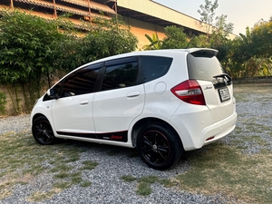 รถบ้าน รถมือสอง Honda Jazz 1.5 i-VTEC รุ่น V เกียร์ Auto ปี 2012 โดย หญิงรถบ้าน รถมือสองขอนแก่น ราคาถูก ผ่อนสบาย