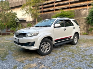 รถบ้าน รถมือสอง Toyota Fortuner 3.0 V เกียร์ Auto 2WD ปี 2013 โดย หญิงรถบ้าน รถมือสองขอนแก่น ราคาถูก ผ่อนสบาย
