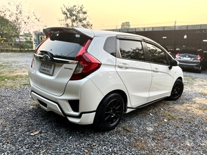 รถบ้าน รถมือสอง Honda Jazz 1.5 i-VTEC รุ่น V Plus เกียร์ Auto ปี 2015 โดย หญิงรถบ้าน รถมือสองขอนแก่น ราคาถูก ผ่อนสบาย