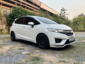 รถบ้าน รถมือสอง Honda Jazz 1.5 i-VTEC รุ่น V Plus เกียร์ Auto ปี 2015 โดย หญิงรถบ้าน รถมือสองขอนแก่น ราคาถูก ผ่อนสบาย