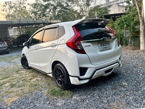 รถบ้าน รถมือสอง Honda Jazz 1.5 i-VTEC รุ่น V Plus เกียร์ Auto ปี 2015 โดย หญิงรถบ้าน รถมือสองขอนแก่น ราคาถูก ผ่อนสบาย