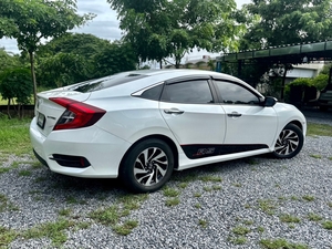 รถบ้าน รถมือสอง Honda Civic 1.8 i-VTEC รุ่น EL เกียร์ Auto ปี 2016  โดย หญิงรถบ้าน รถมือสองขอนแก่น ราคาถูก ผ่อนสบาย
